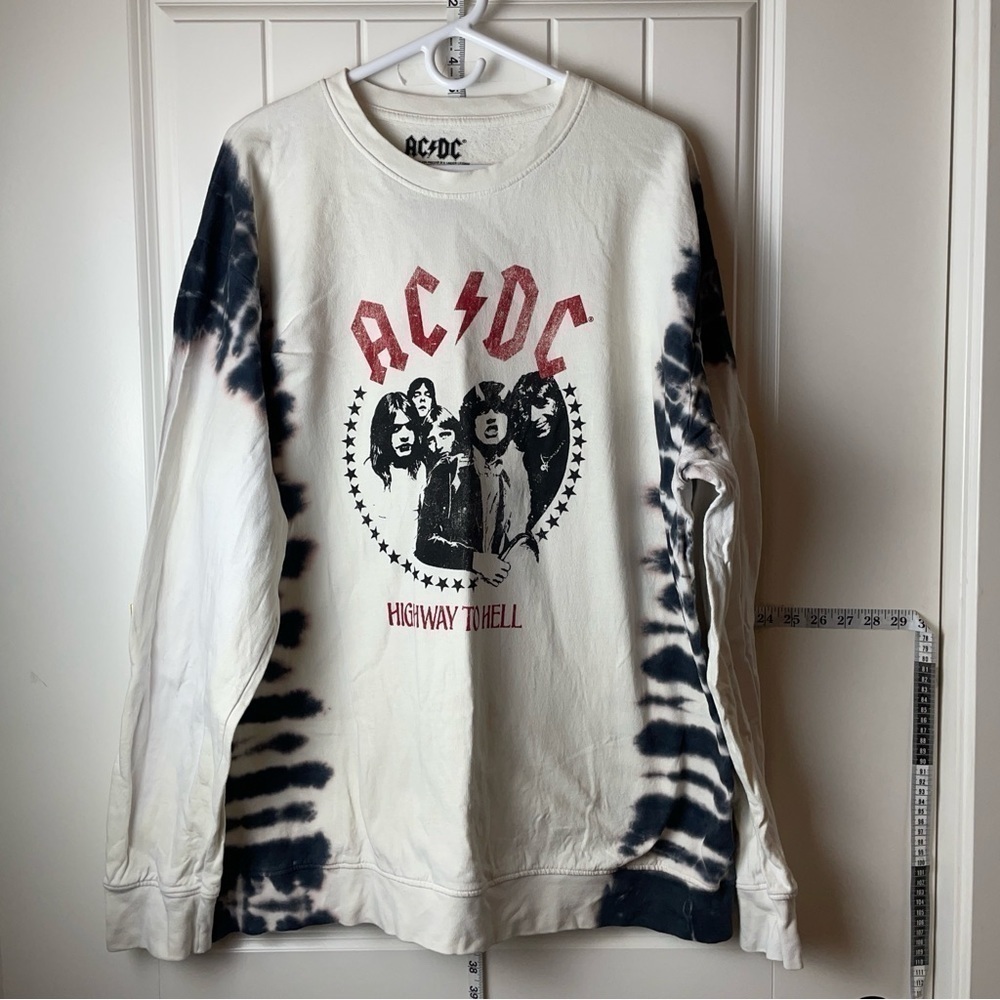 AC ⚡️ DC long sleeved t-shirt in L/XL